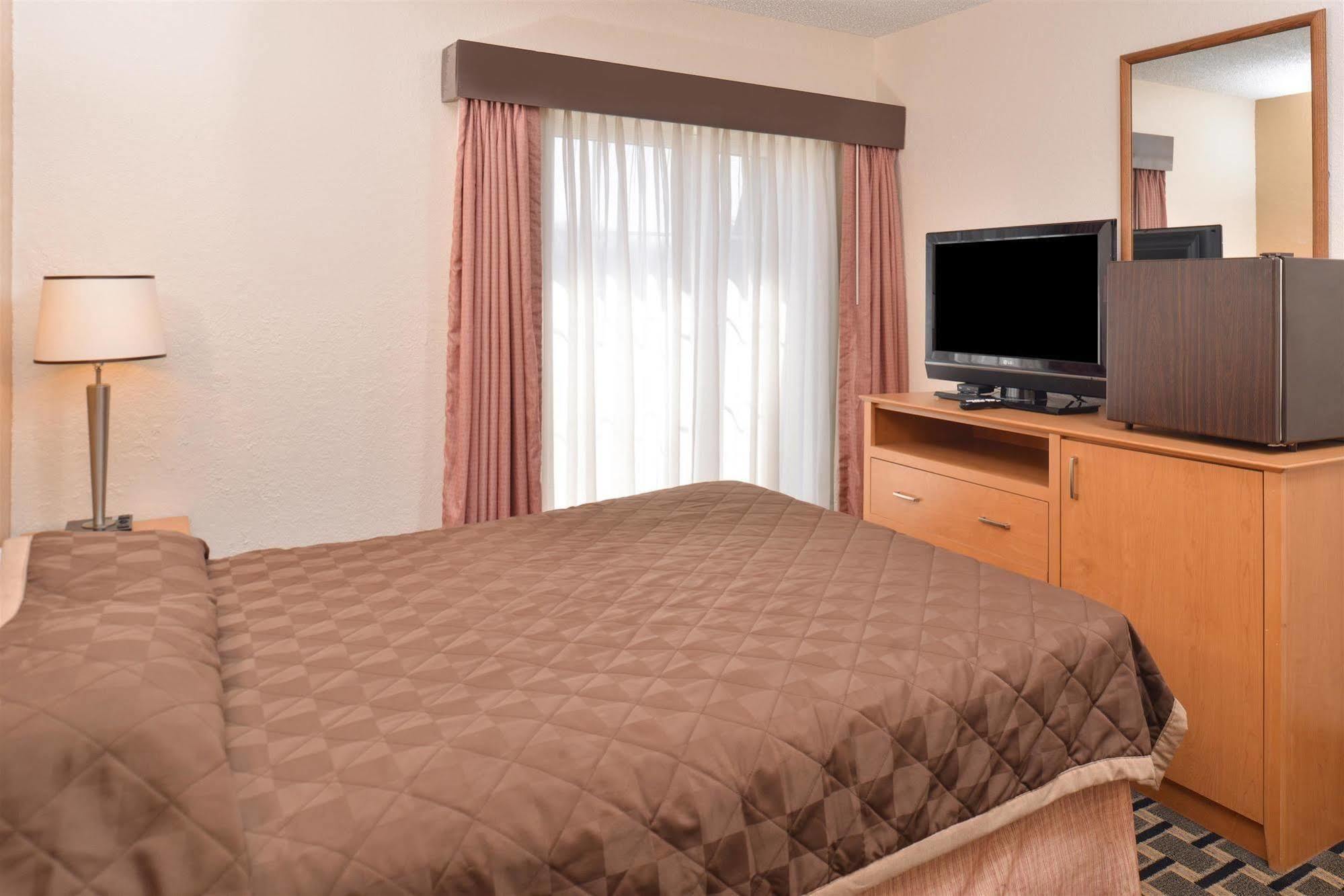 Americas Best Value Inn And Suites St. Cloud Saint Cloud Exterior foto